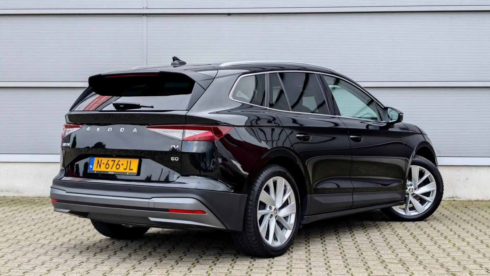 Skoda Enyaq 60 180pk | SoH 96% | Camera | Navigatie | SoH 96% Zwart - 2