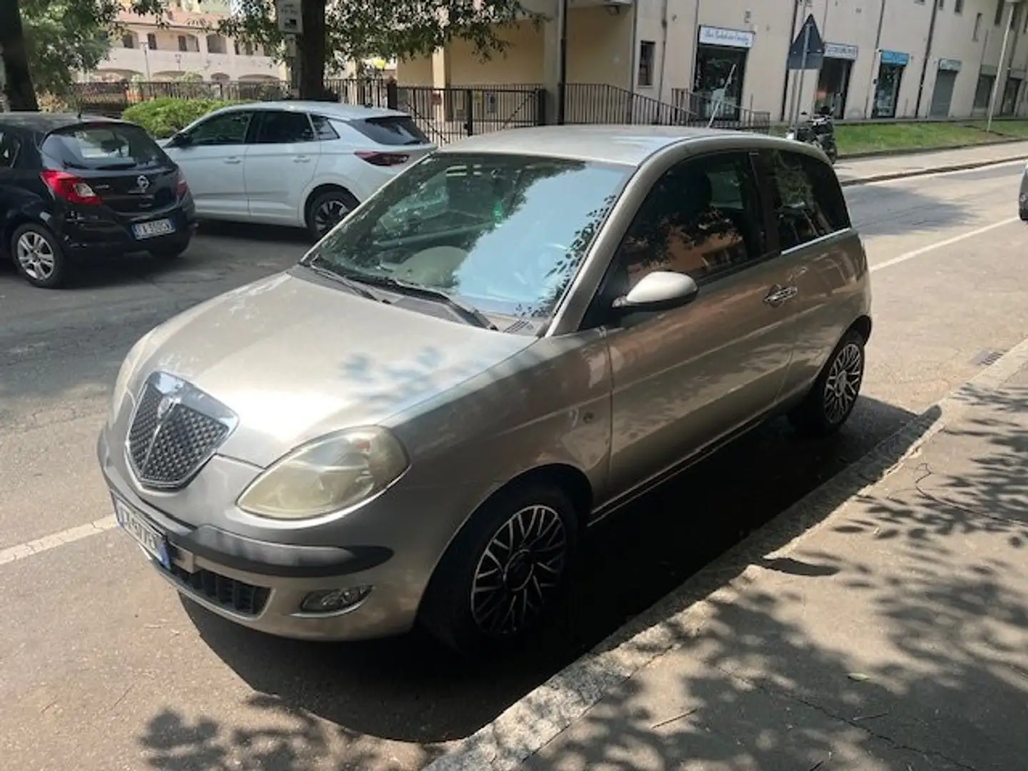 Lancia Ypsilon Ypsilon II 2003 1.2 8v Oro Grigio - 2