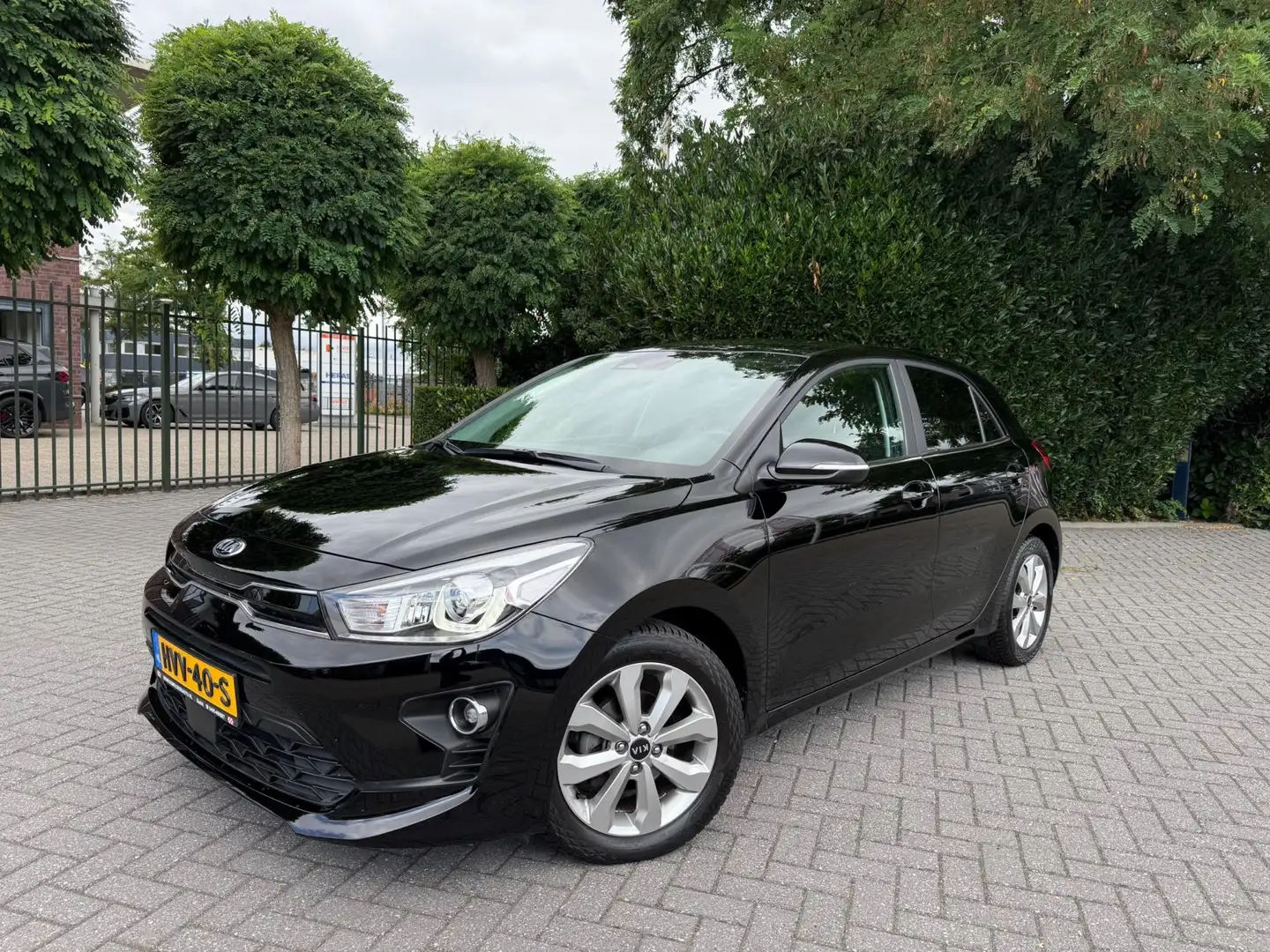 Kia Rio 1.2 (4 cil.), Apple CarPlay, Clima, Cruise Control Zwart - 1