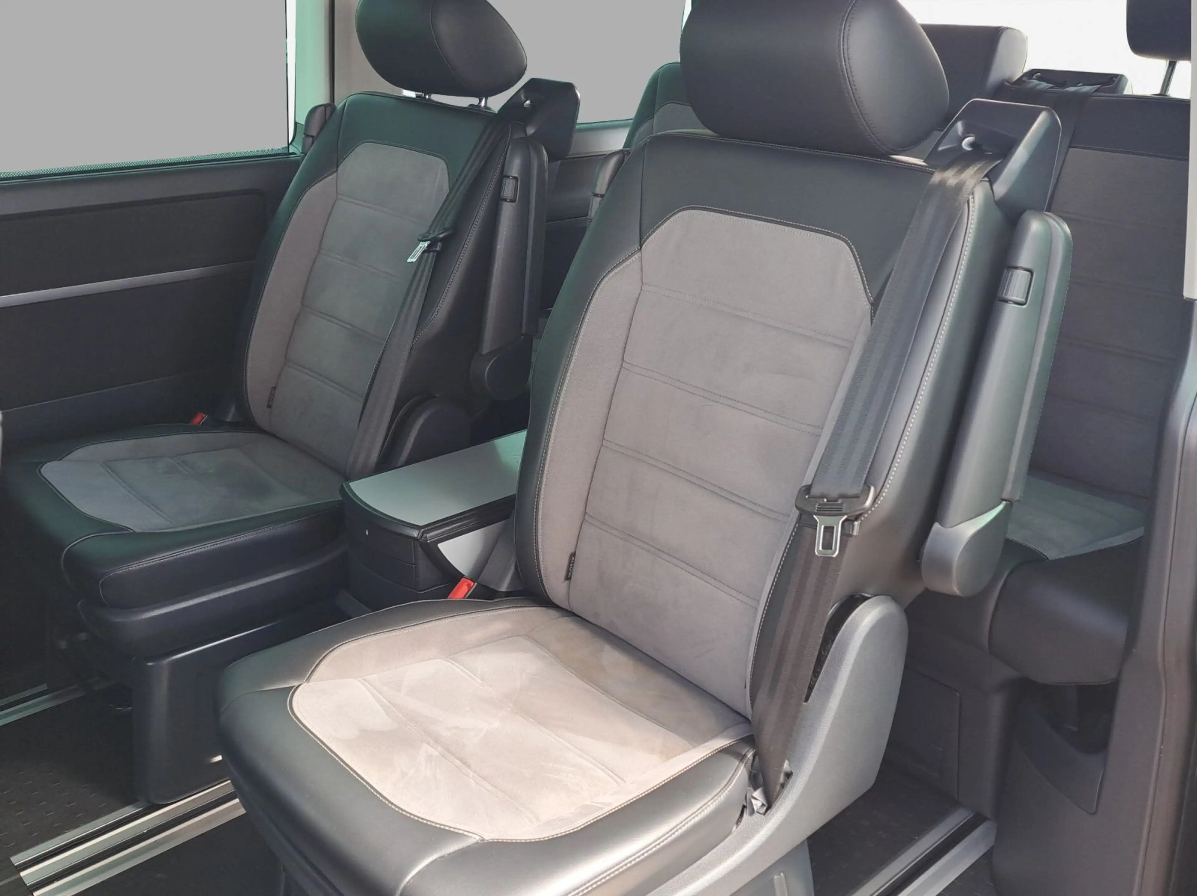 Volkswagen T6.1 Multivan Comfortline 2.0 TDI 4M*RFK*DCC*AHK — photo 14