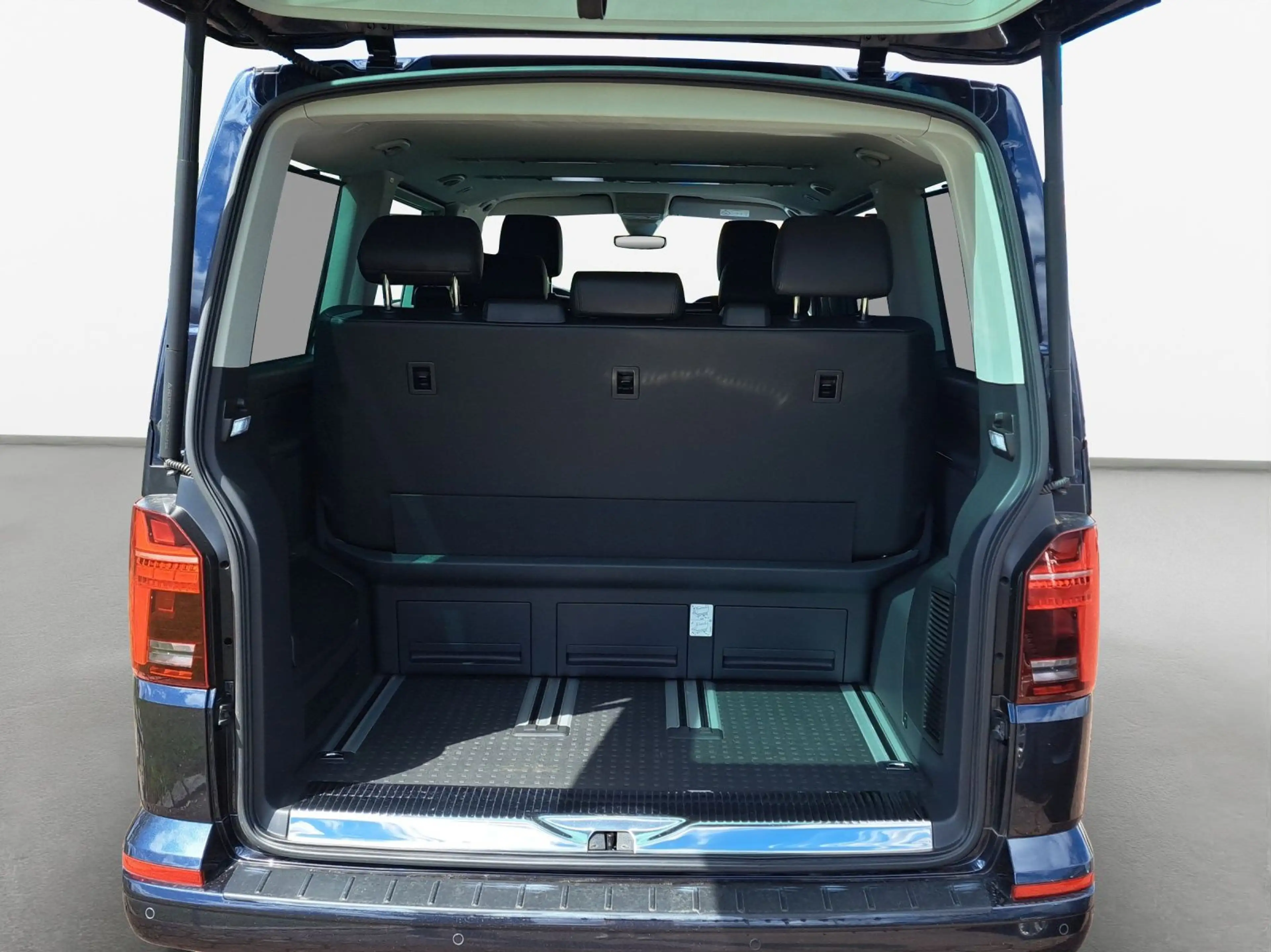 Volkswagen T6.1 Multivan Comfortline 2.0 TDI 4M*RFK*DCC*AHK — photo 13