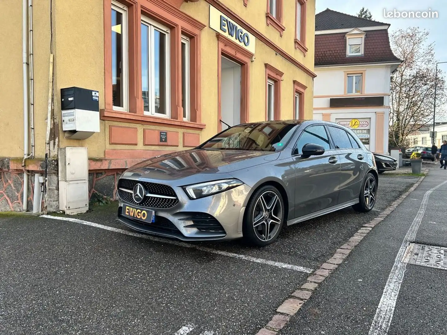 Mercedes-Benz A 200 1.3 200 165 amg line 7g-dct bva-toit ouvrant-garantie 6 mois Gris - 2