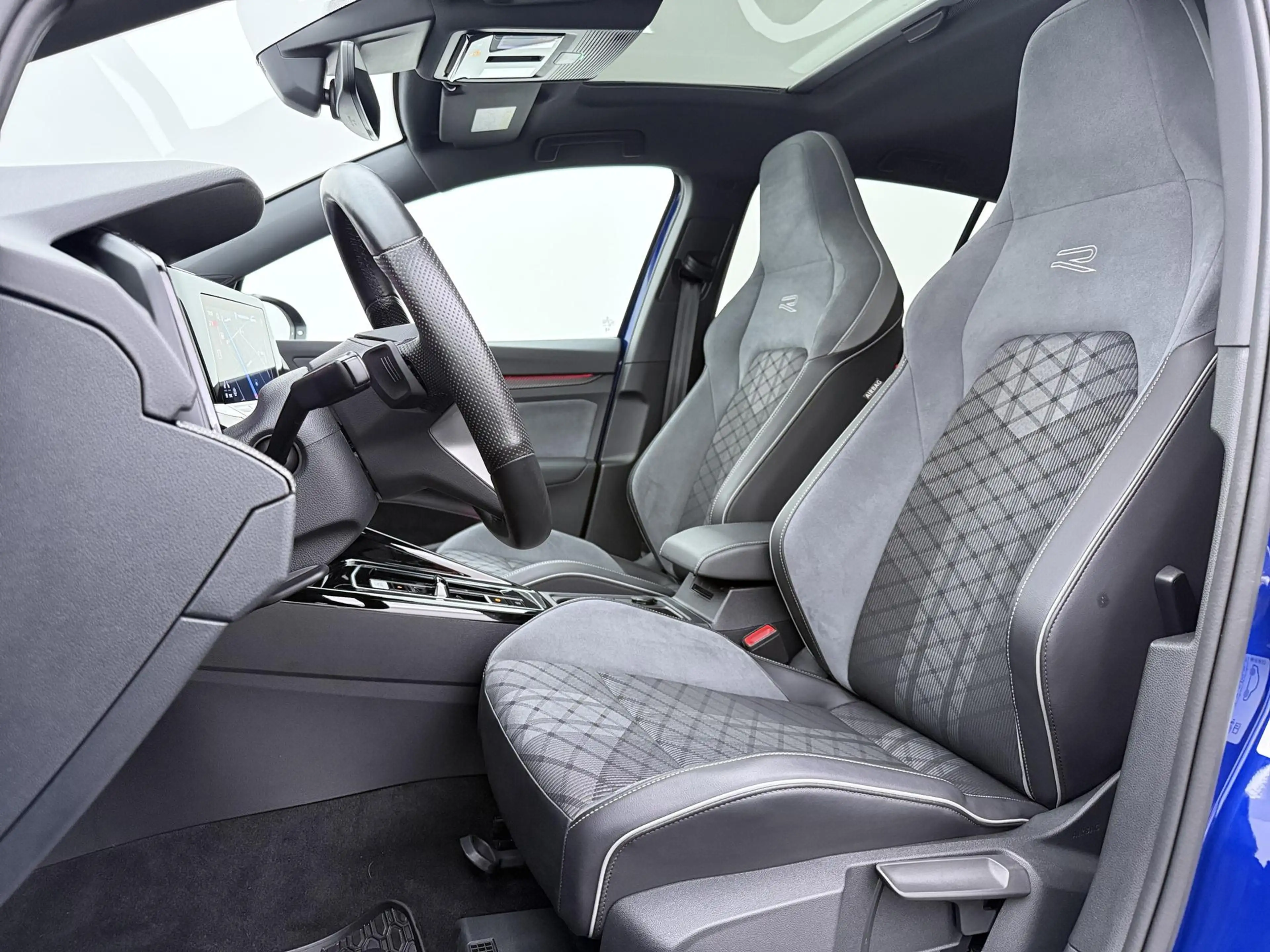 Volkswagen Golf 1.5 eTSI R-Line Business | Pano dak | Trekhaak | N — photo 4