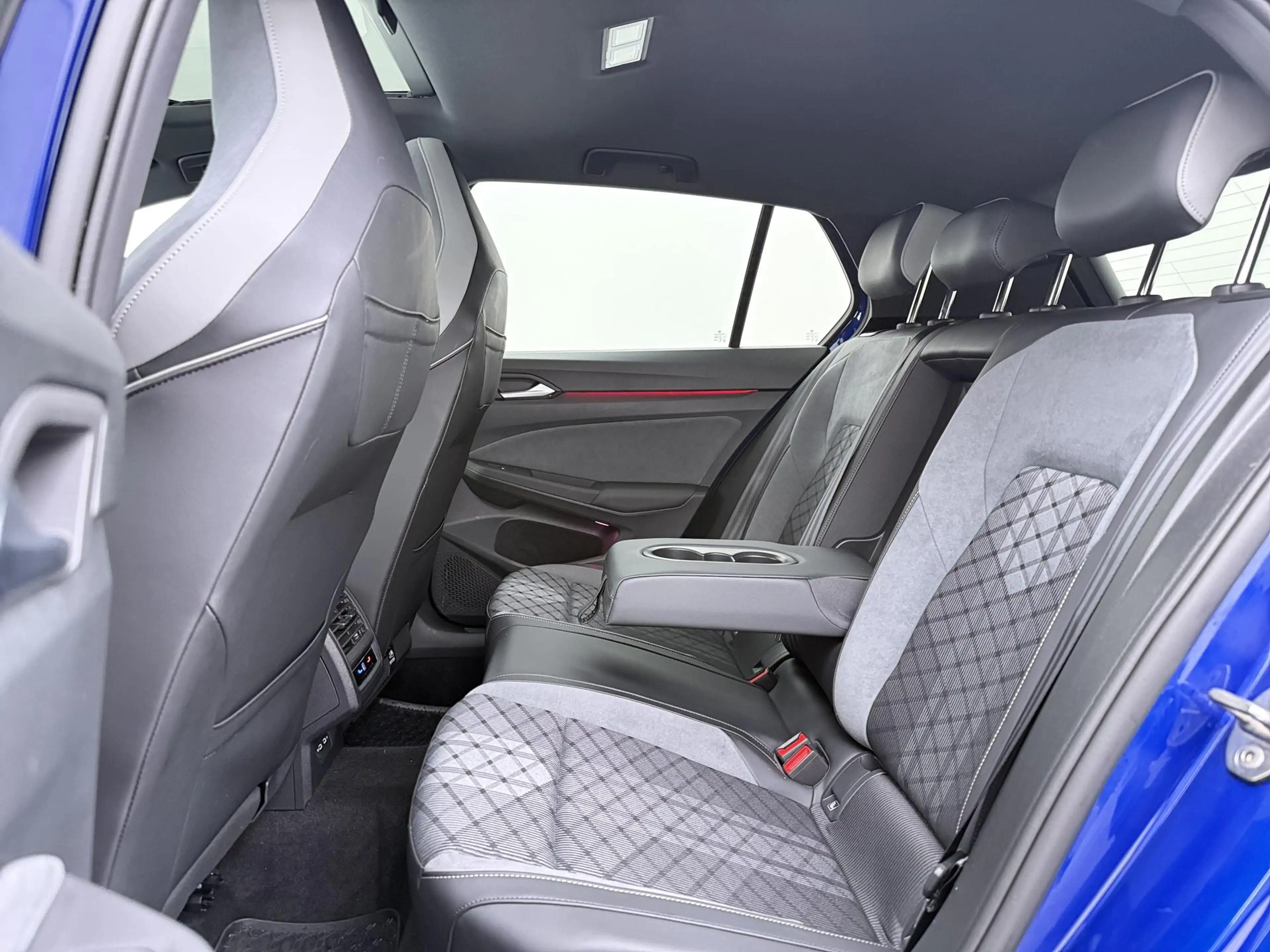 Volkswagen Golf 1.5 eTSI R-Line Business | Pano dak | Trekhaak | N — photo 7