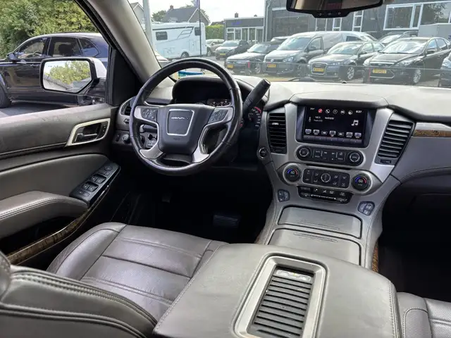 GMC Yukon view 13