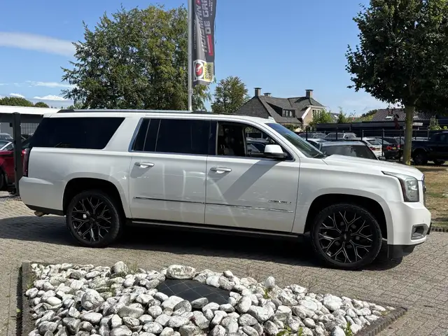 GMC Yukon view 4
