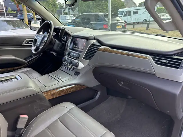 GMC Yukon view 18