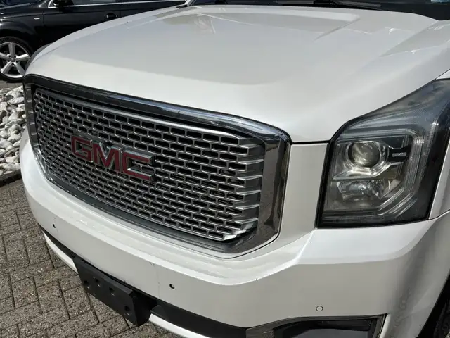 GMC Yukon view 7