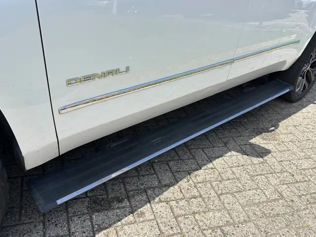 GMC Yukon view 10