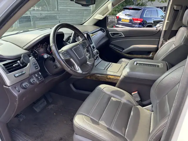 GMC Yukon view 11