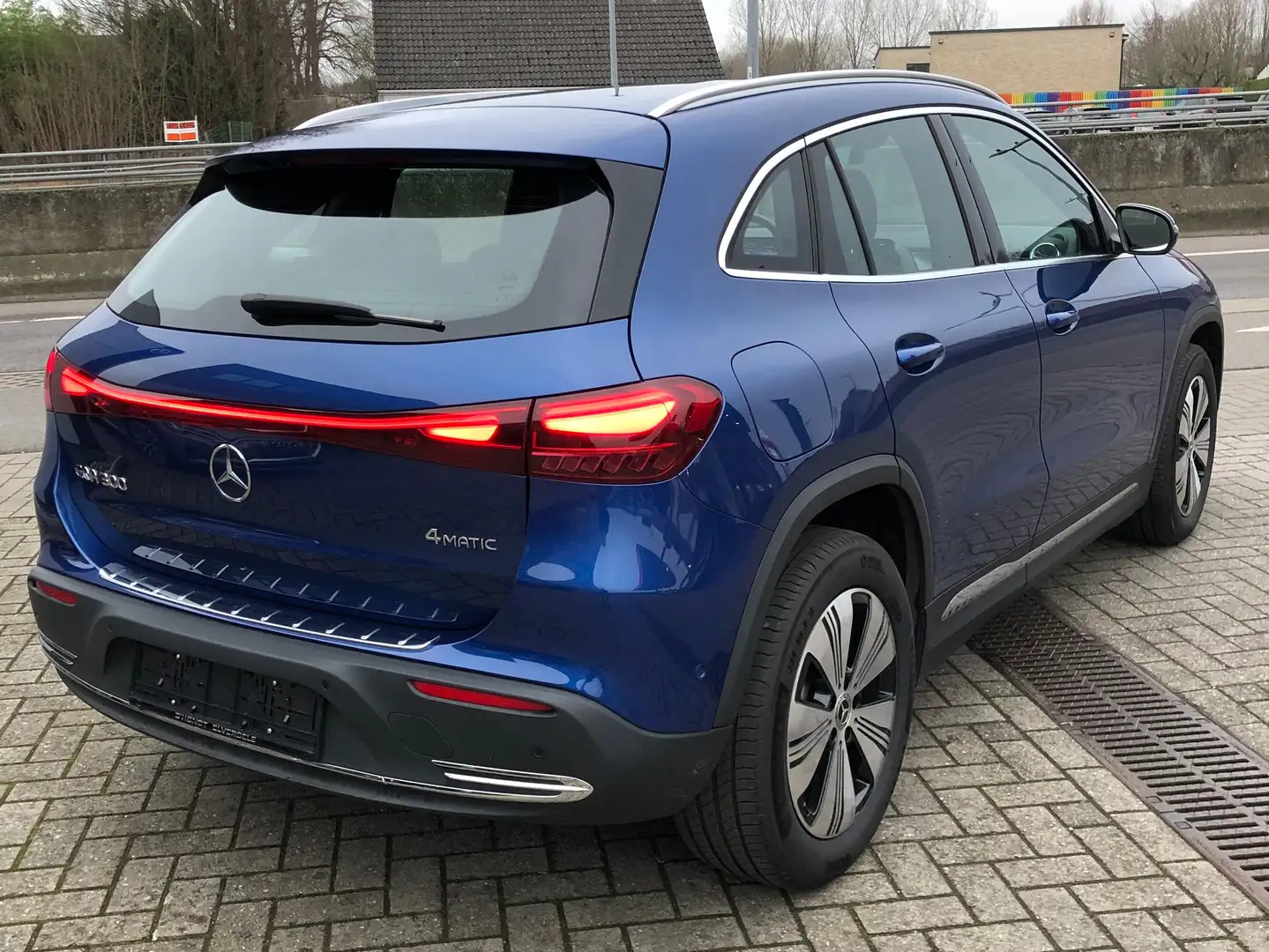 Mercedes-Benz EQA 300 EQA 300 4Matic 360 ° camera, Drivers Seats Azul - 2