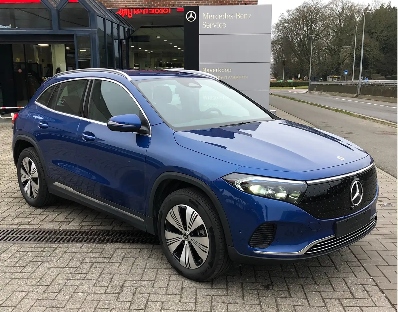 Mercedes-Benz EQA 300 EQA 300 4Matic 360 ° camera, Drivers Seats Azul - 1