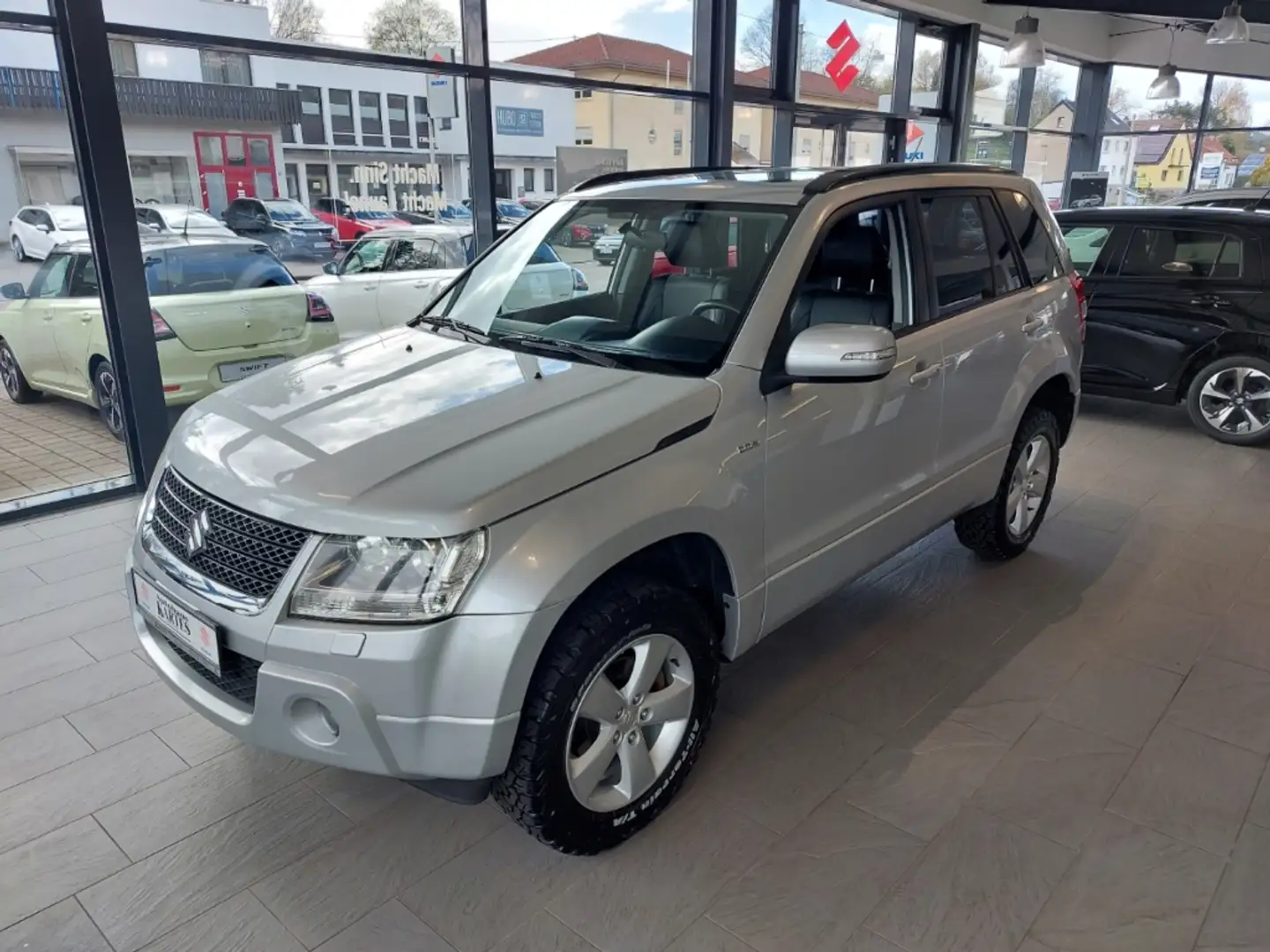 Suzuki Grand Vitara 1.9 DDIS X 30 AWD AHK Gelände Fahrwerk AT Reifen Plateado - 2
