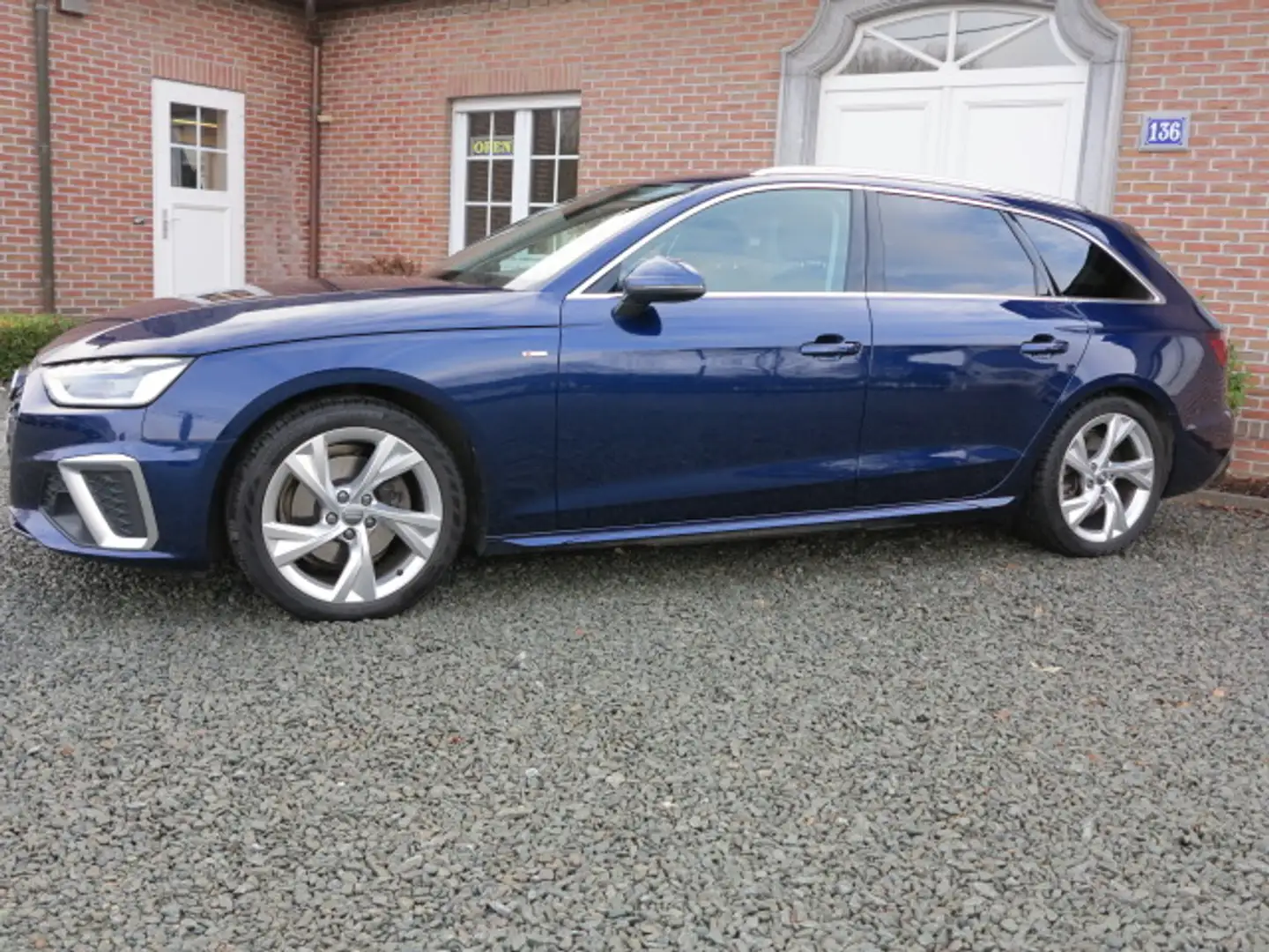 Audi A4 Avant 30 TDi  S-LINE Business Edition S tronic Blau - 2