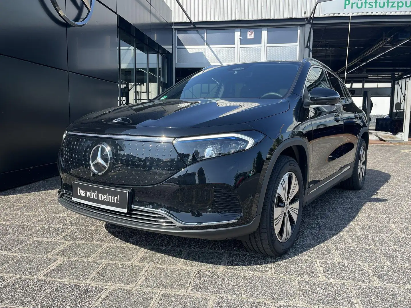Mercedes-Benz EQA 300 Progressive 4Matic Schwarz - 1