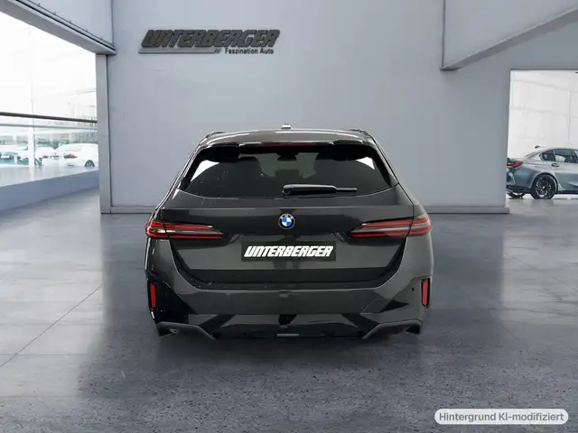 BMW 5 Series view 5