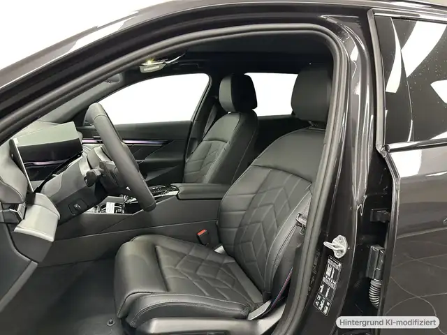 BMW 5 Series view 10