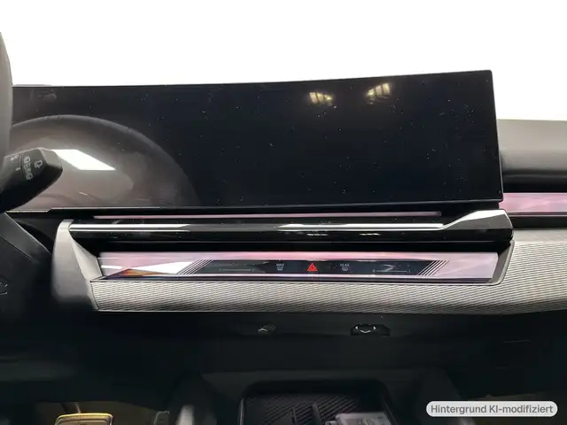 BMW 5 Series view 8