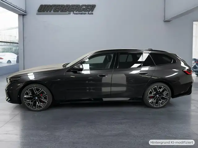 BMW 5 Series view 3
