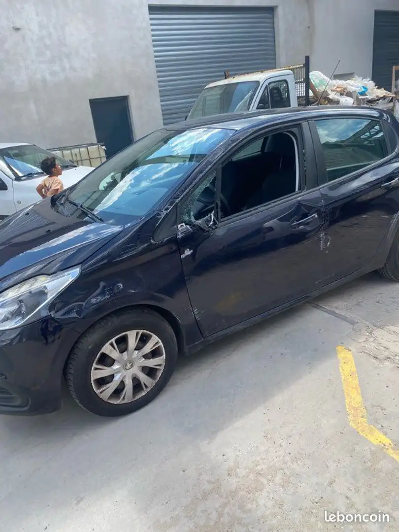 Peugeot 208 1.2 80ch endommagé - 2