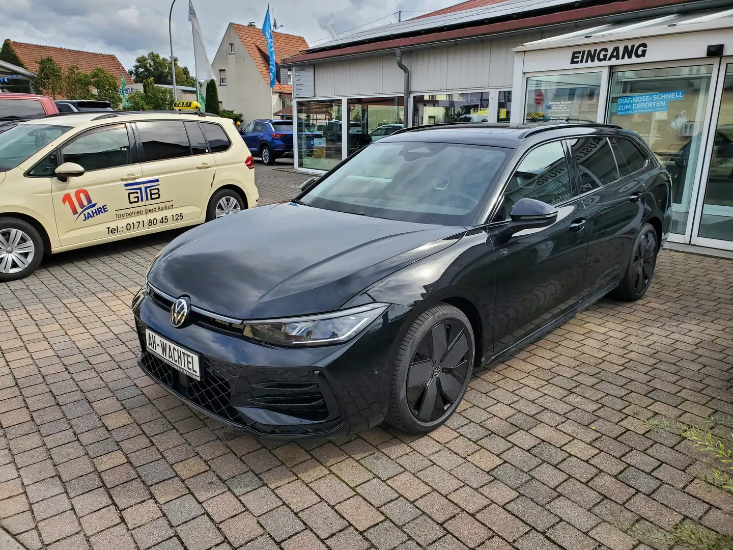 Volkswagen Passat Variant 1.5 eTSI 110 kW R-Line BlackStyle IQ-Light Panoram Schwarz - 1