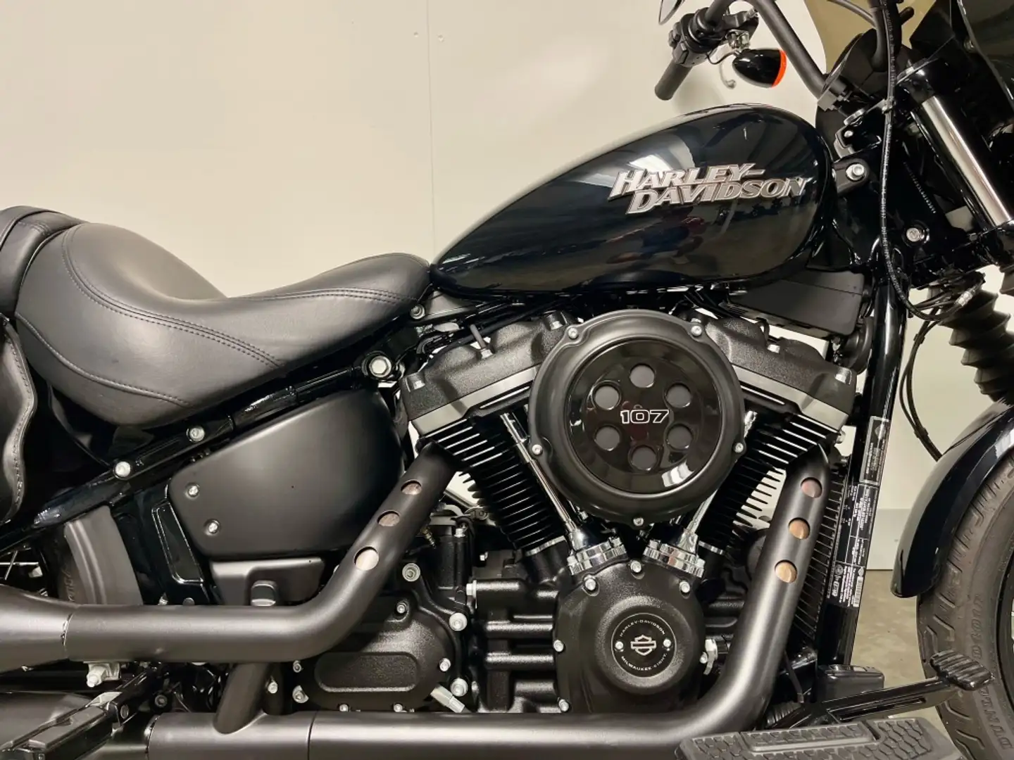 Harley-Davidson Street Bob SOFTAIL FXBB Black - 2