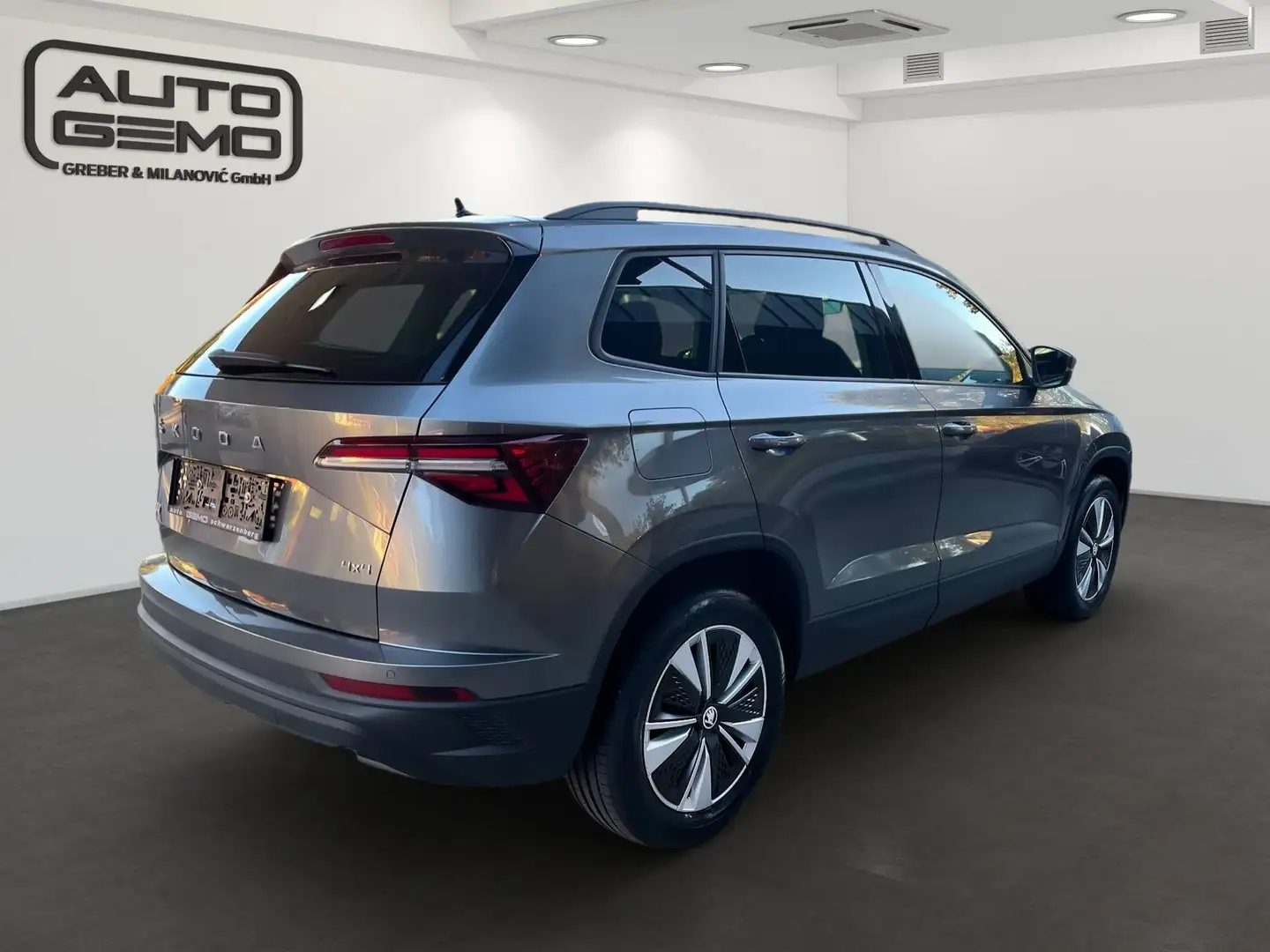 Skoda Karoq 2.0 TDI Ambition 4x4 DSG AHK Grau - 2