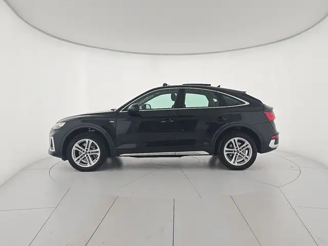 Audi Q5 view 2