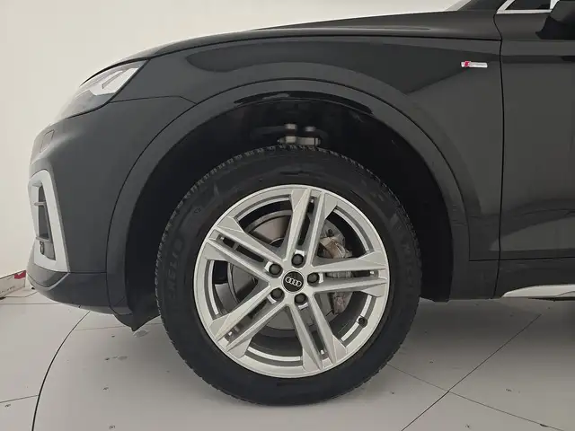 Audi Q5 view 8