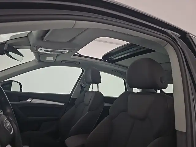 Audi Q5 view 12