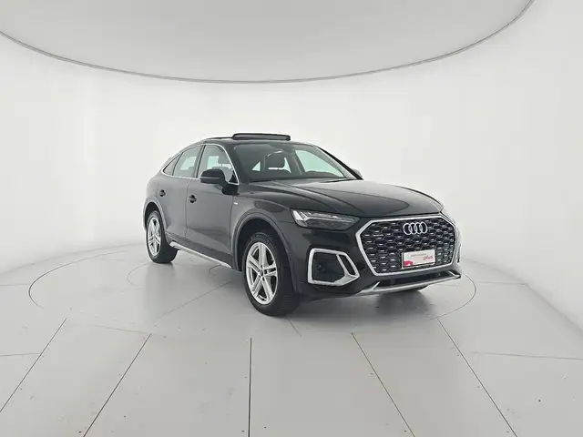 Audi Q5 view 6