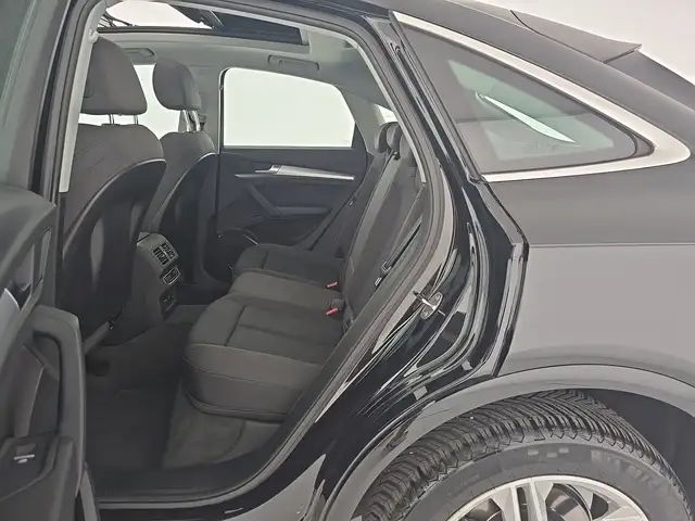 Audi Q5 view 10