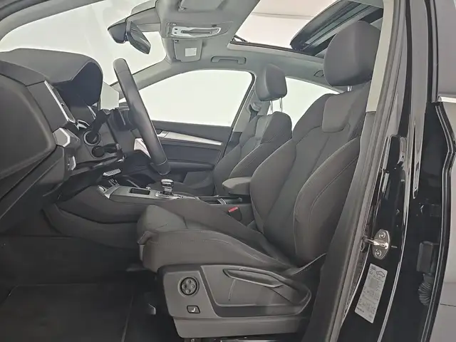 Audi Q5 view 9