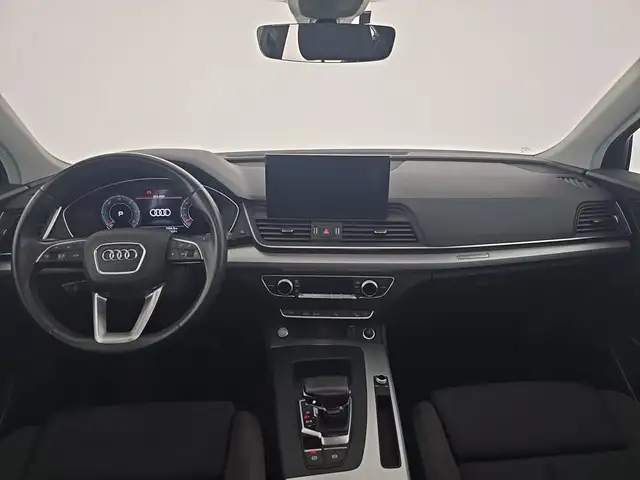 Audi Q5 view 11