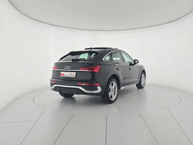 Audi Q5 view 5