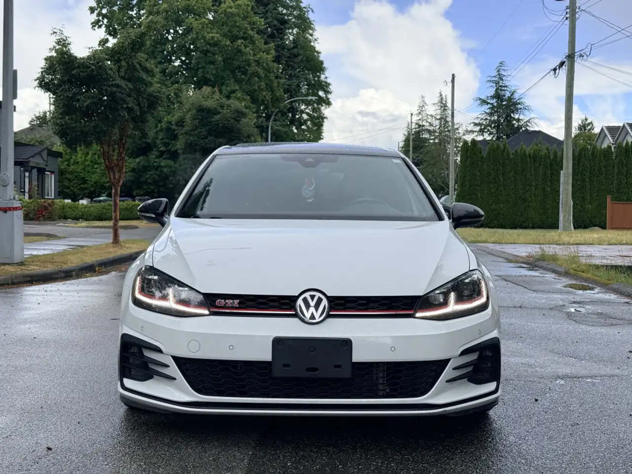 Volkswagen Golf GTI снимка Volkswagen Golf GTI