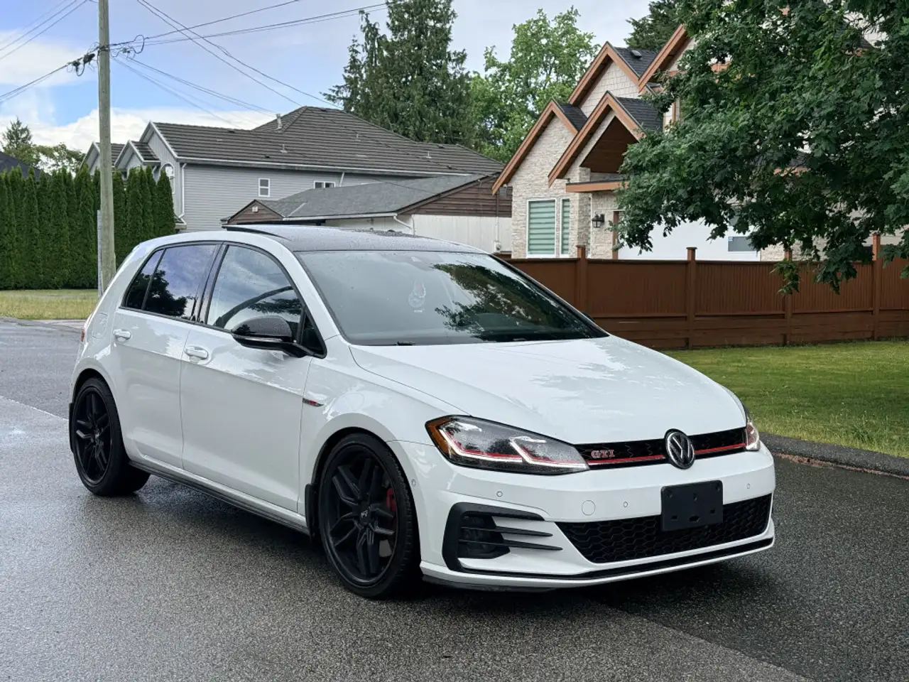 Volkswagen Golf GTI снимка Volkswagen Golf GTI