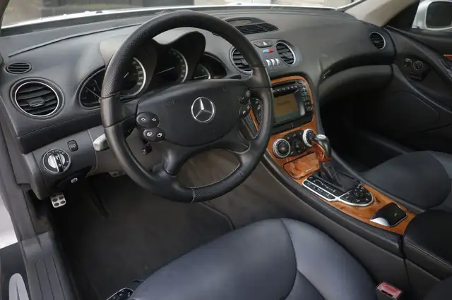 Mercedes-Benz SL view 2