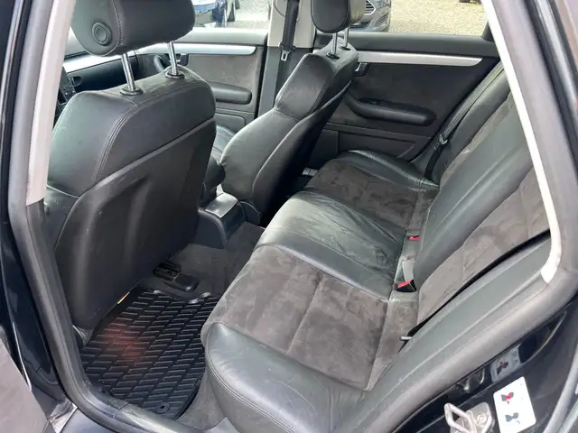Audi A4 view 12