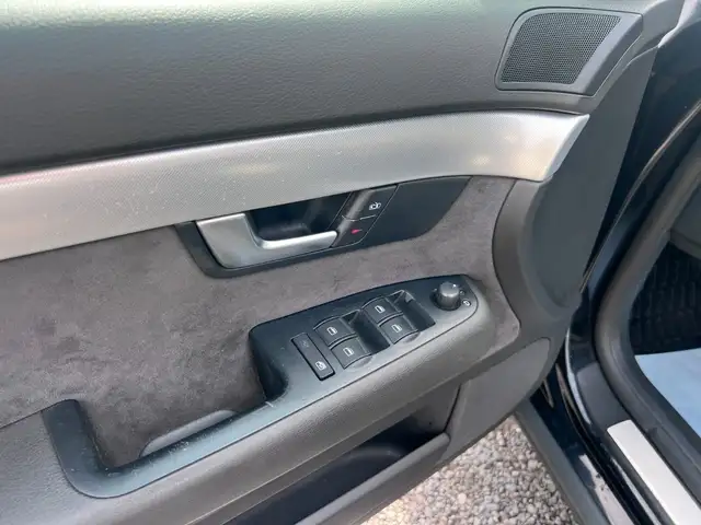 Audi A4 view 16