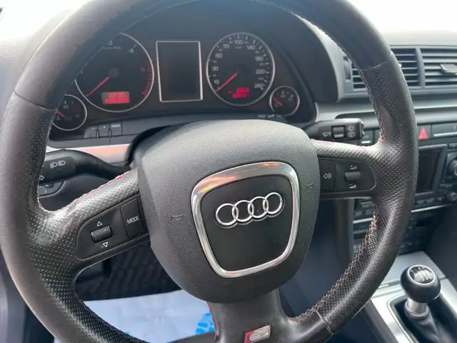 Audi A4 view 14