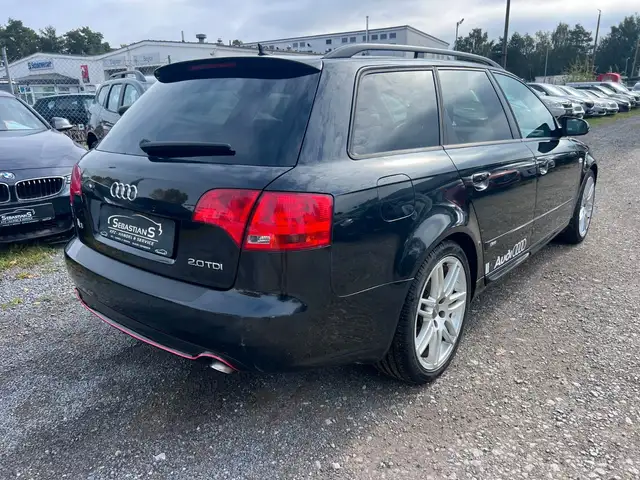 Audi A4 view 4