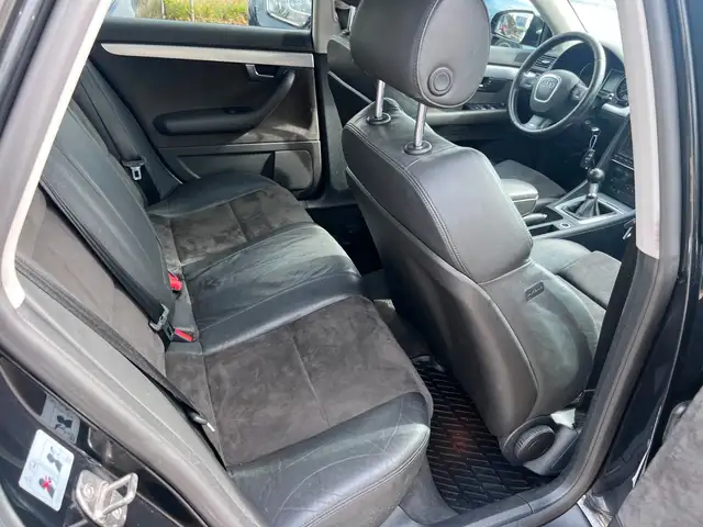 Audi A4 view 11
