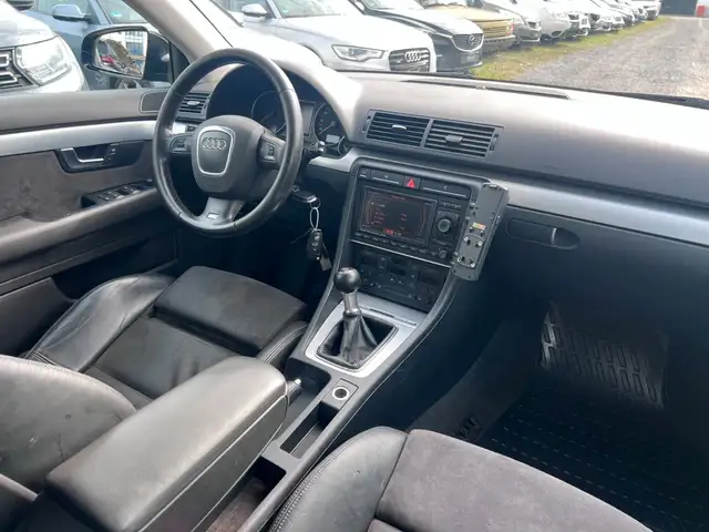 Audi A4 view 9