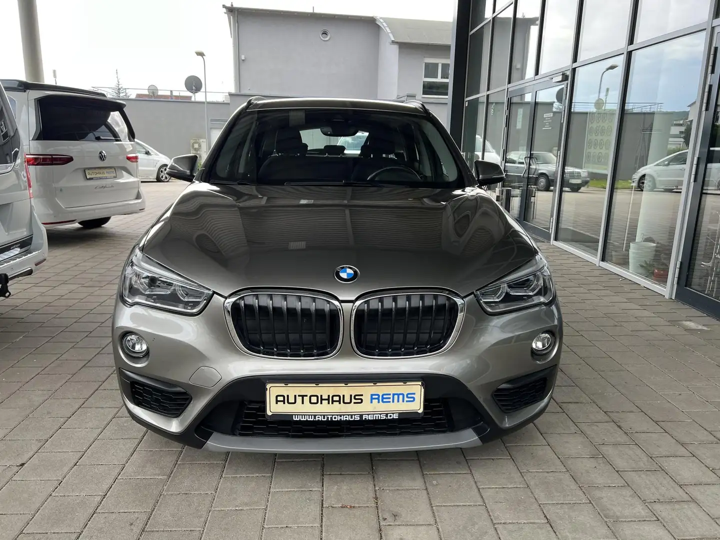 BMW X1 X1 sDrive 18d, TEMPOMAT, SHZ, PDC, KLIMAAUTO Silber - 2