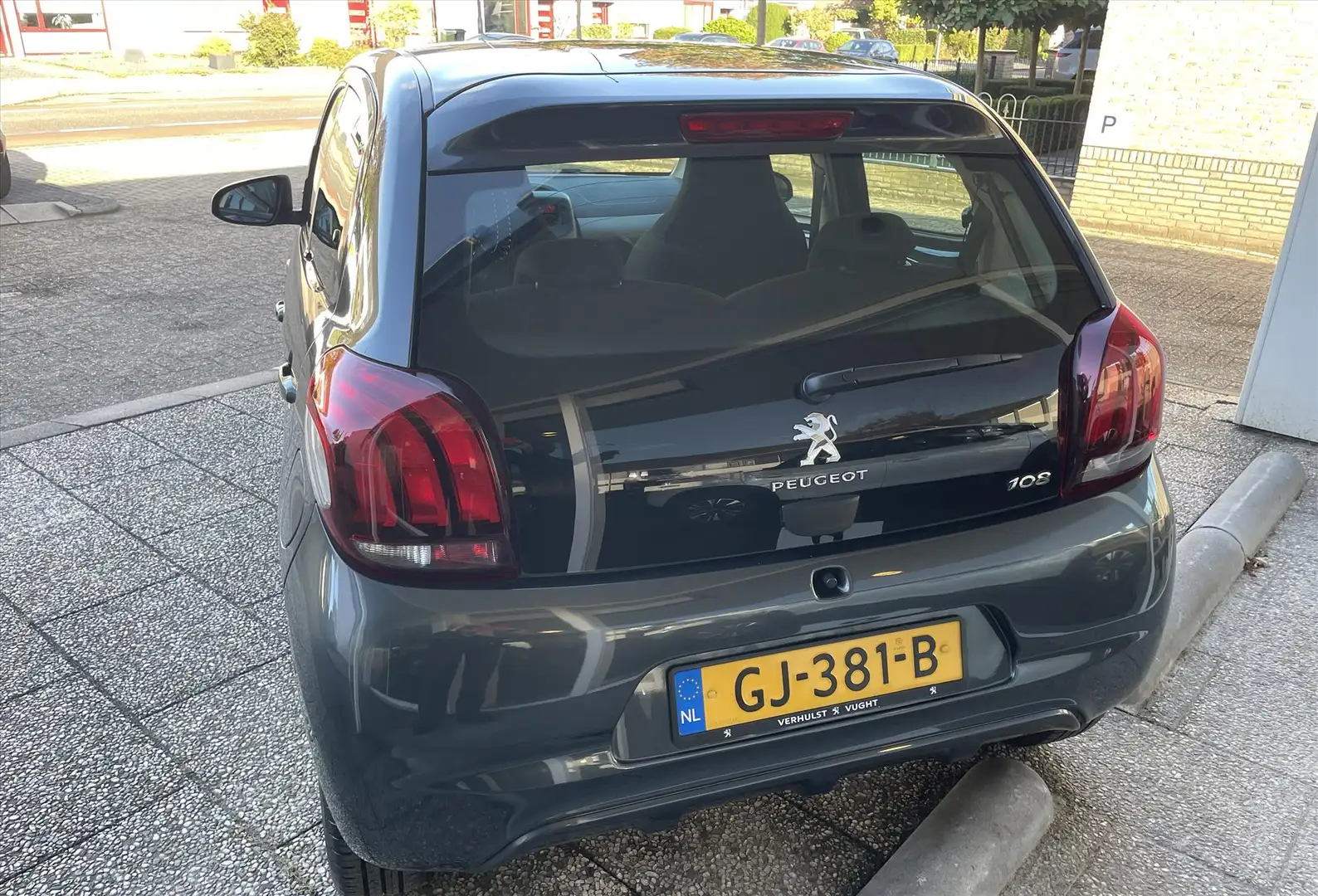 Peugeot 108 1.0 12V E-VTI 51KW 5DR Grijs - 2