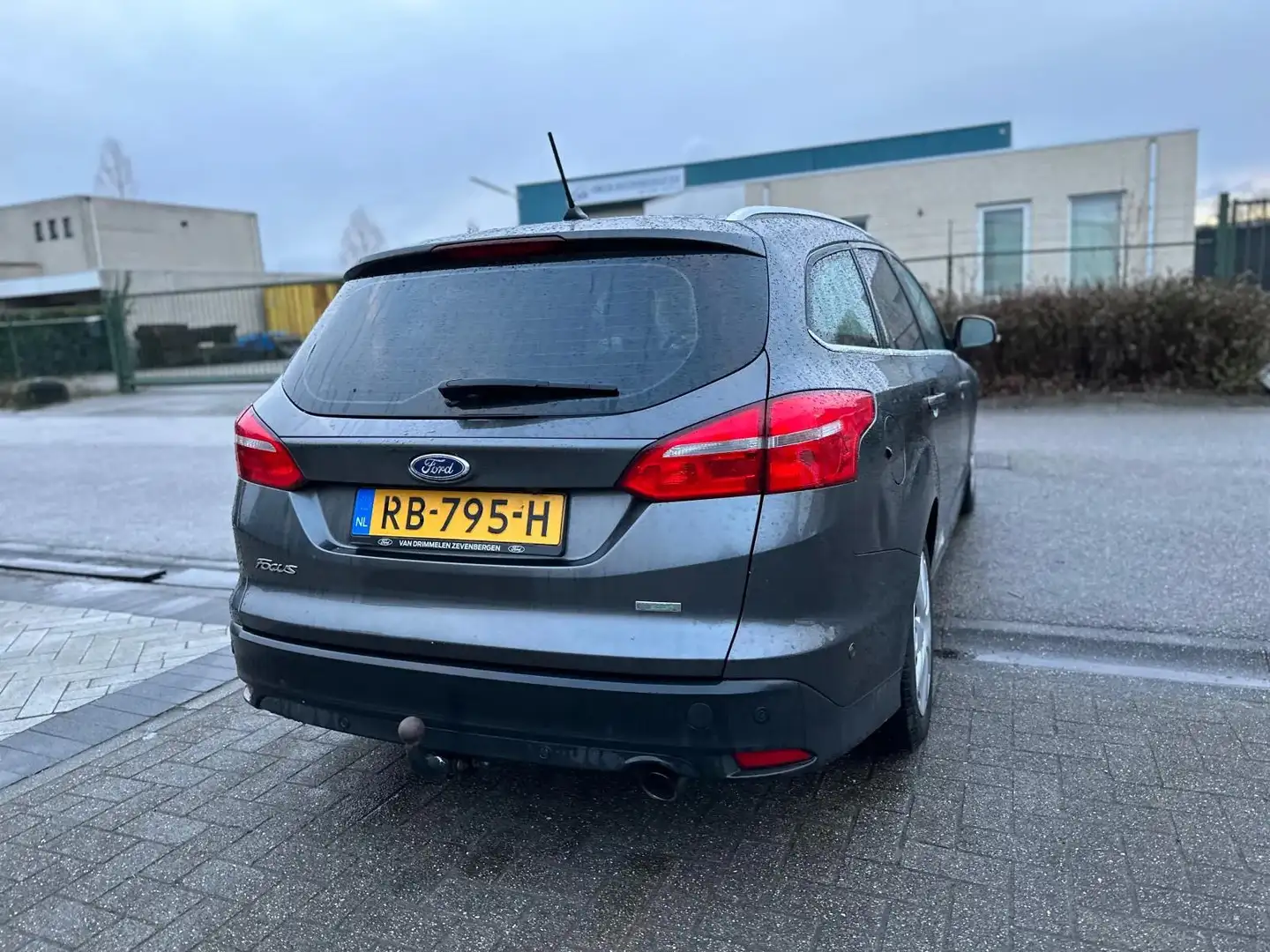 Ford Focus Netto prijs Wagon 1.5 EcoBoost 150pk Titanium Grijs - 2