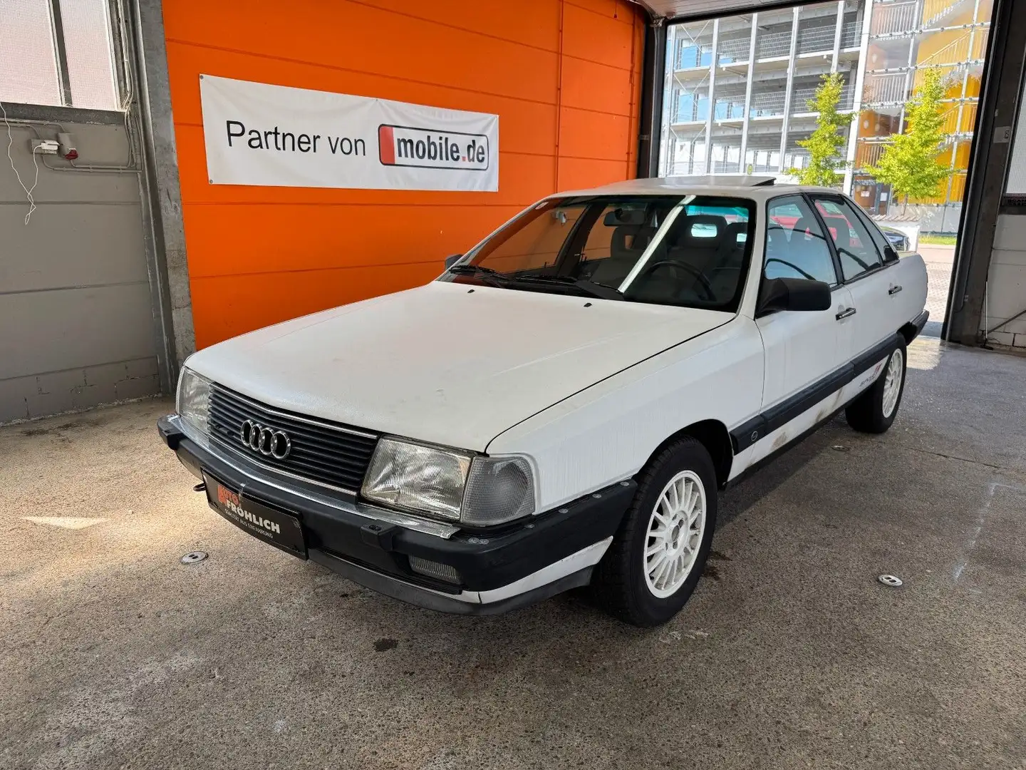 Audi 100 C3 2.3e quattro Sportlenkrad Sportsitze BC Blanc - 1