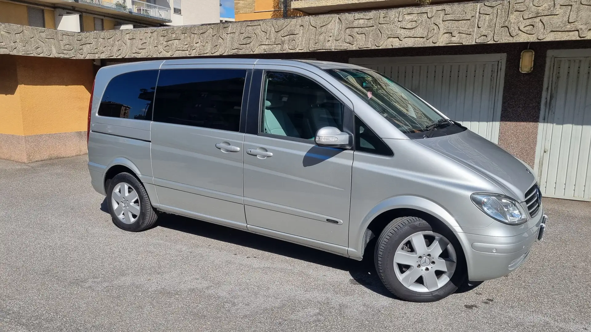 Mercedes-Benz Viano Viano 2.0 cdi Ambiente 4mat. EL auto Zilver - 2