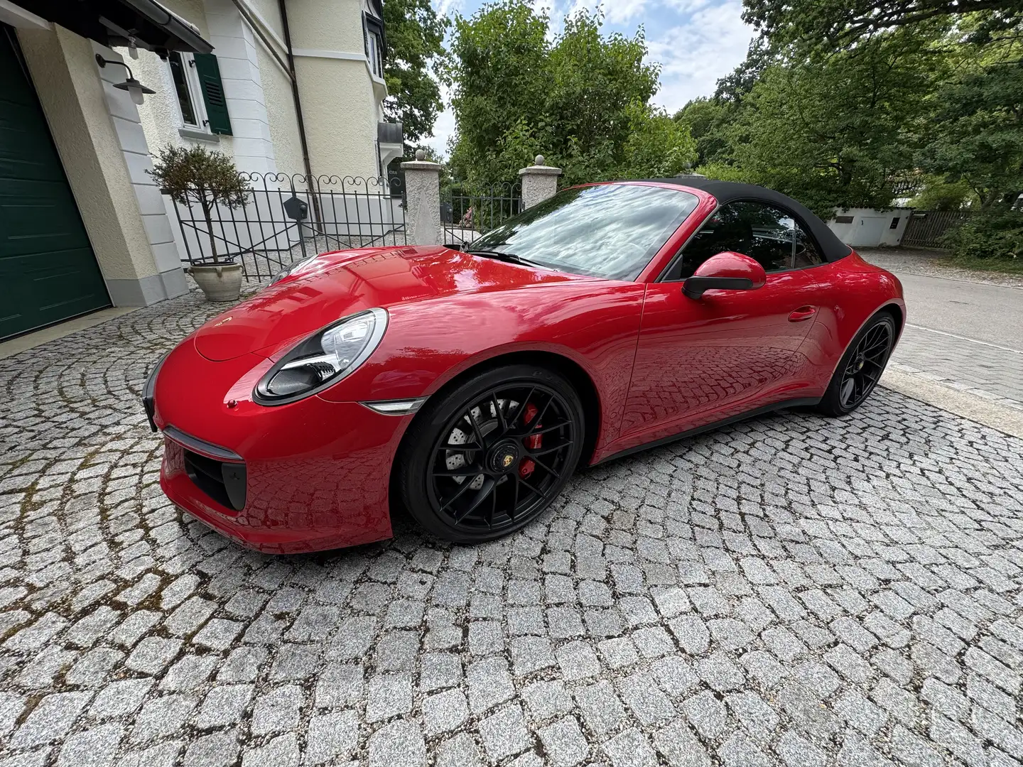 Porsche 991 C 4 GTS Cab.  TOP Zstd,Leder, SzLft Service NEU Rot - 1